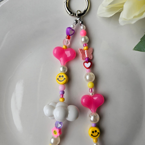 ぷっくりくもくもハートのスマイリーストラップチャーム☁☺ビーズ
