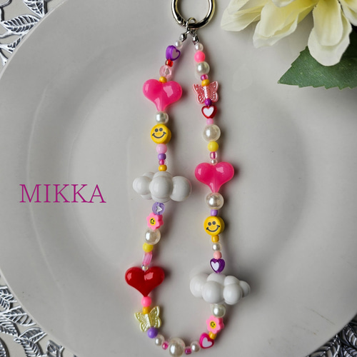 ぷっくりくもくもハートのスマイリーストラップチャーム☁☺ビーズ