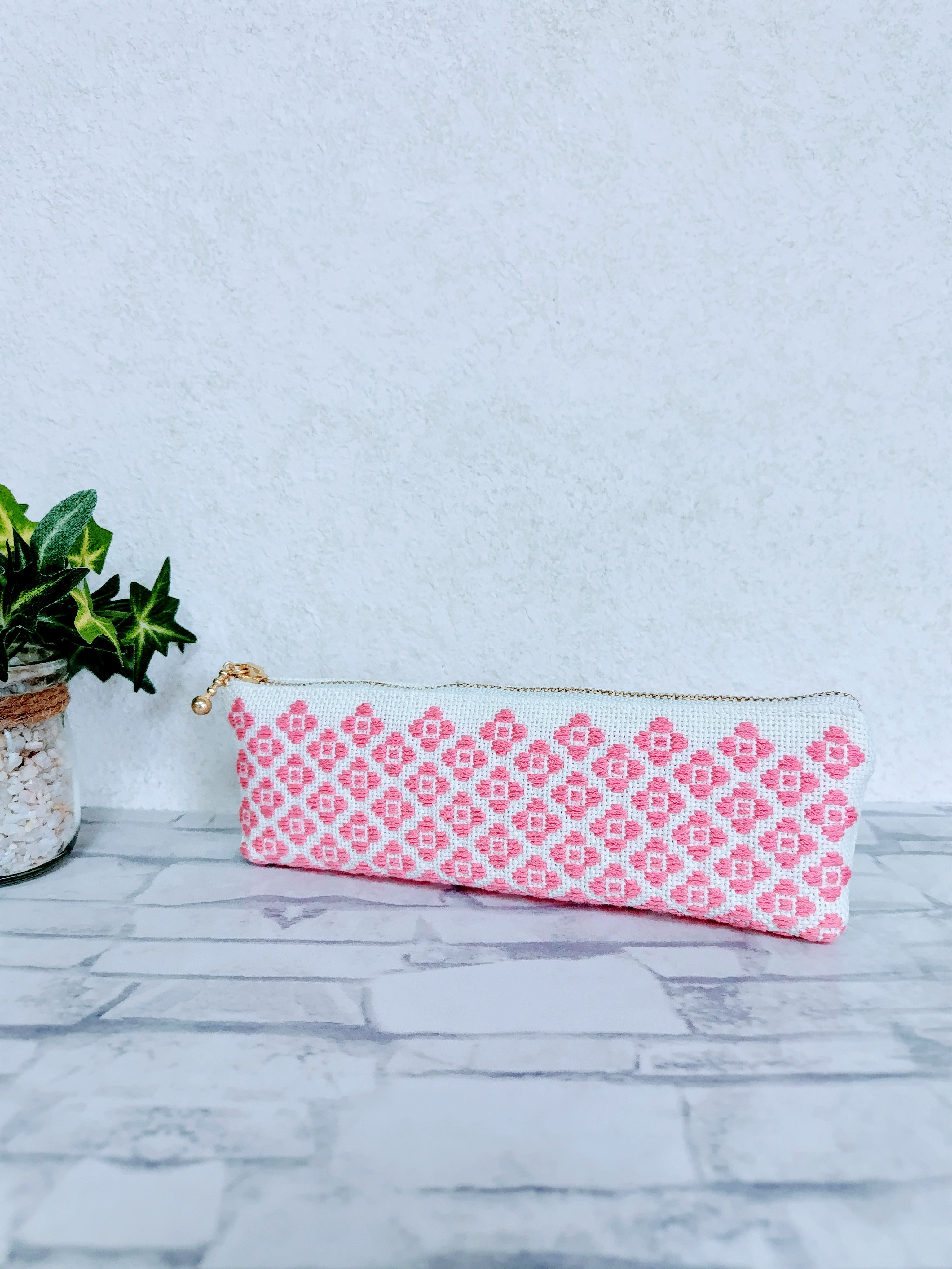 【受注制作】こぎん刺し　ペンケース　贅沢な両面刺し　筆箱　マチ付き　菱刺し　サーモンピンク　花柄　花模様　和風