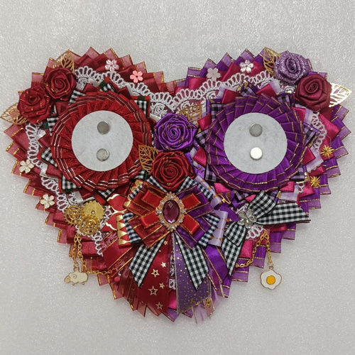 痛ロゼット ロゼット 缶バッジ 推し 紫色のハート形 弓 花 葉