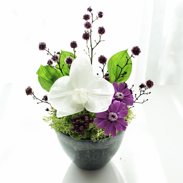 送料無料♪(和風プリザーブドフラワーアレンジ)シンプルなのに優雅で気品あるアレンジ♪贈り物 母の日 ギフト お供え