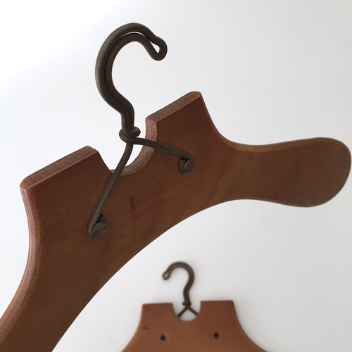 アンティーク木製ハンガー ナチュラルハンガー 無垢材 模様替え 新生活