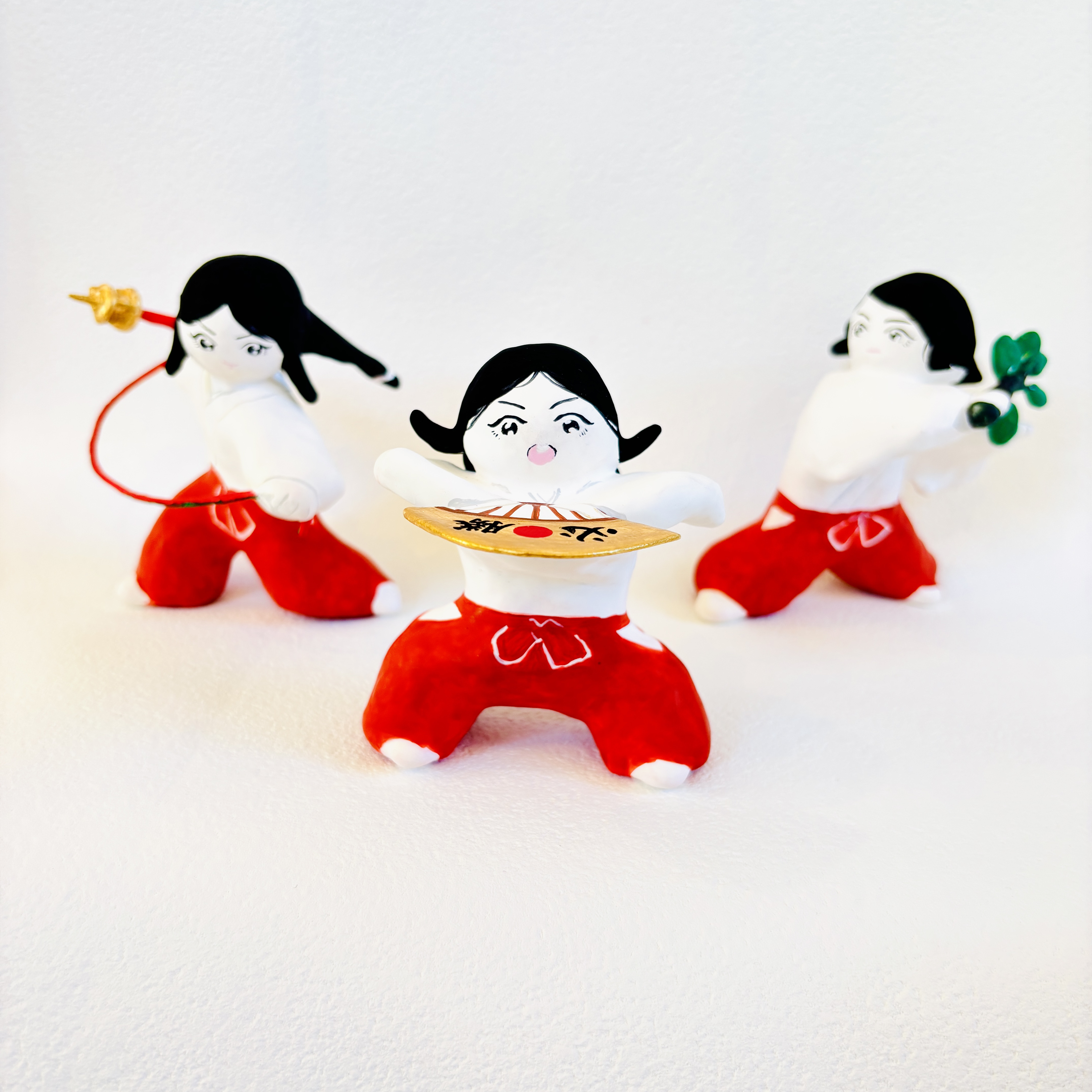 張り子人形　創作張り子　チャンスの神様 なりふり構わず応援中！必勝⭐︎ミコーズ (張り子人形)巫女さん その他