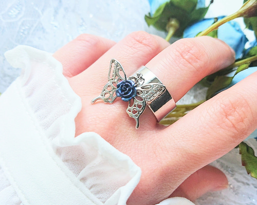 青薔薇と揺れる蝶々のゴシックリング / バラ ブルー ローズ 太め