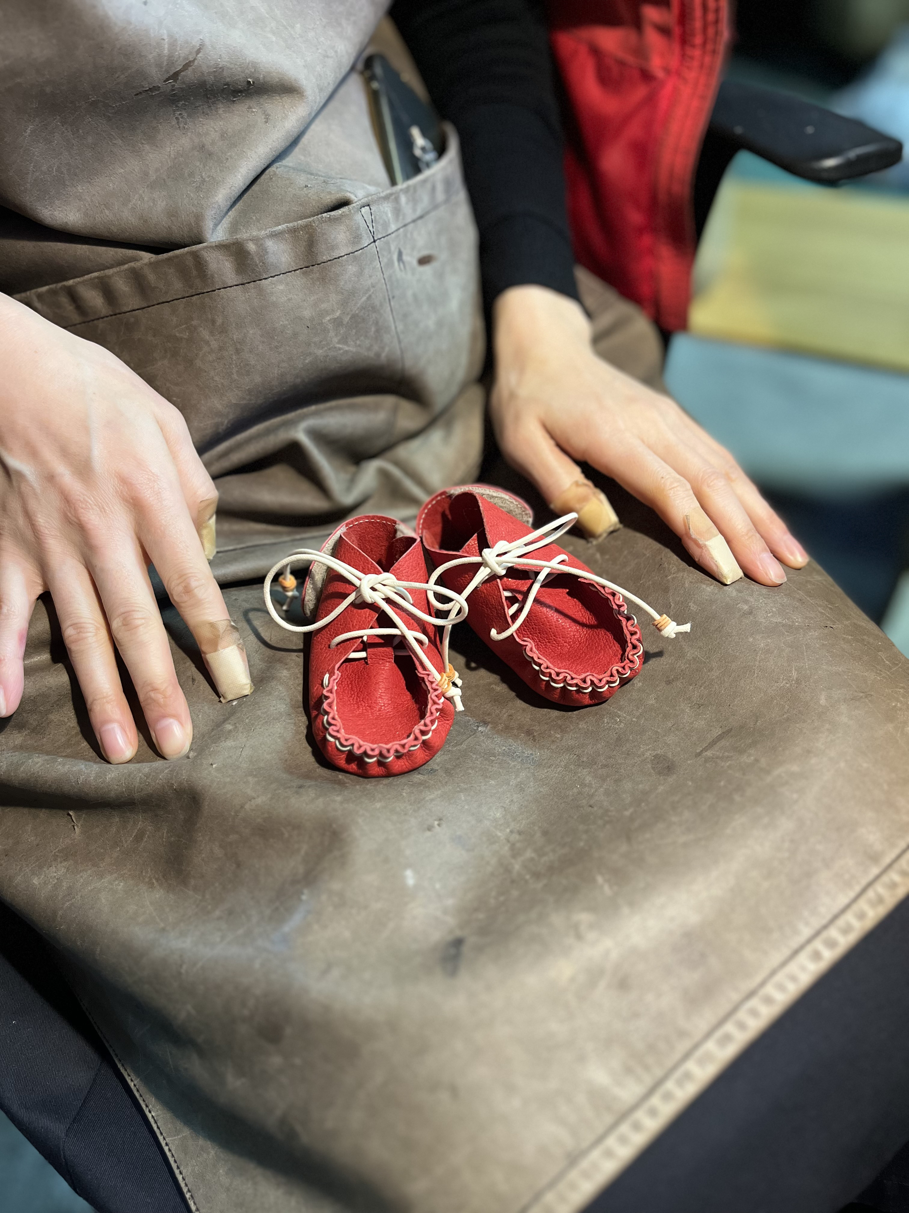 ファーストシューズ〝だっこちゃん〟レッド　※クリアケースと紅白の紐が付きます