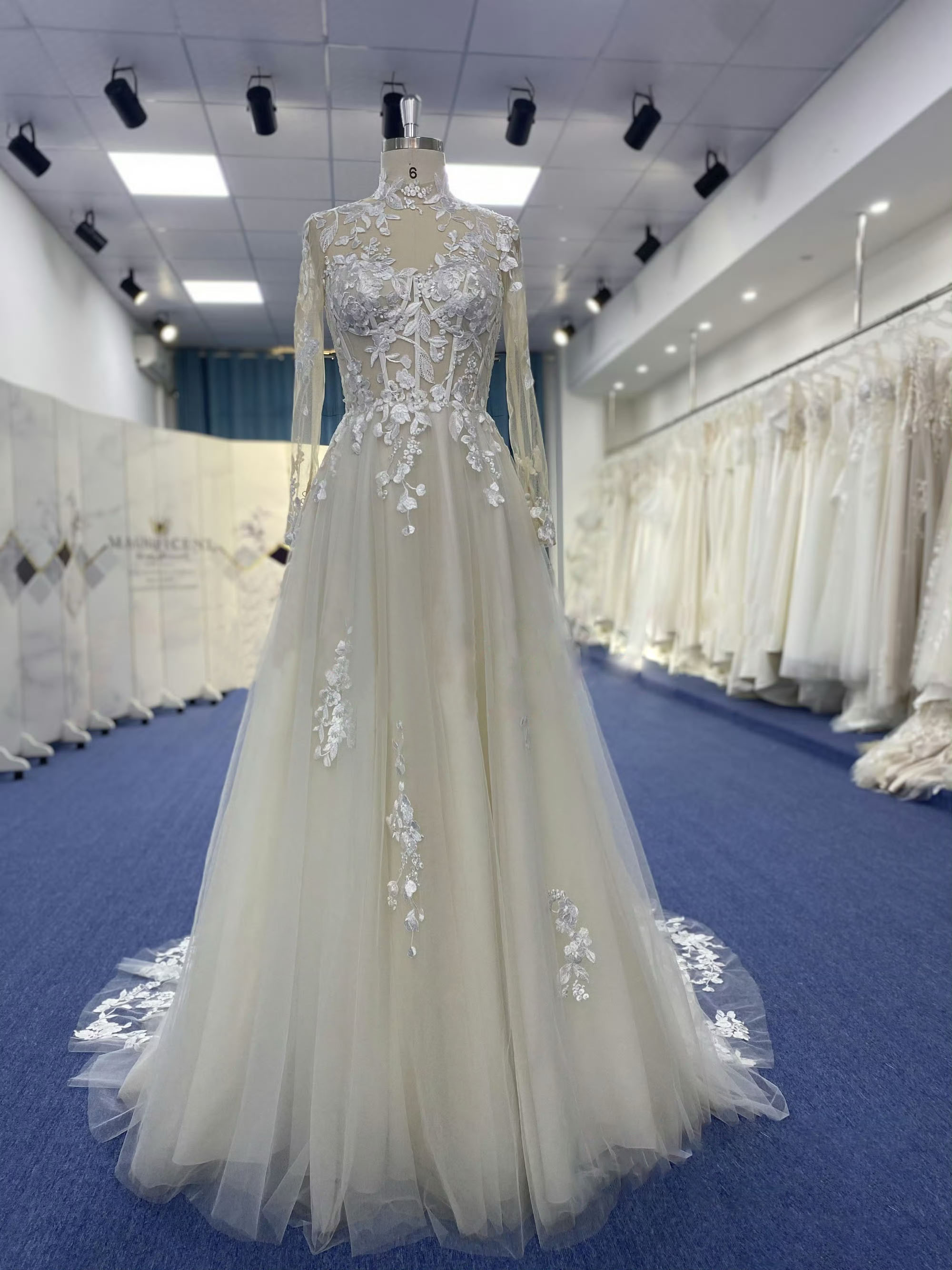 新入荷続々　アイボリー　ふんわりチュール　繊細なレース　可愛い　上品　ウェディングドレス　2次会前撮りホルターネック花嫁 69,980円