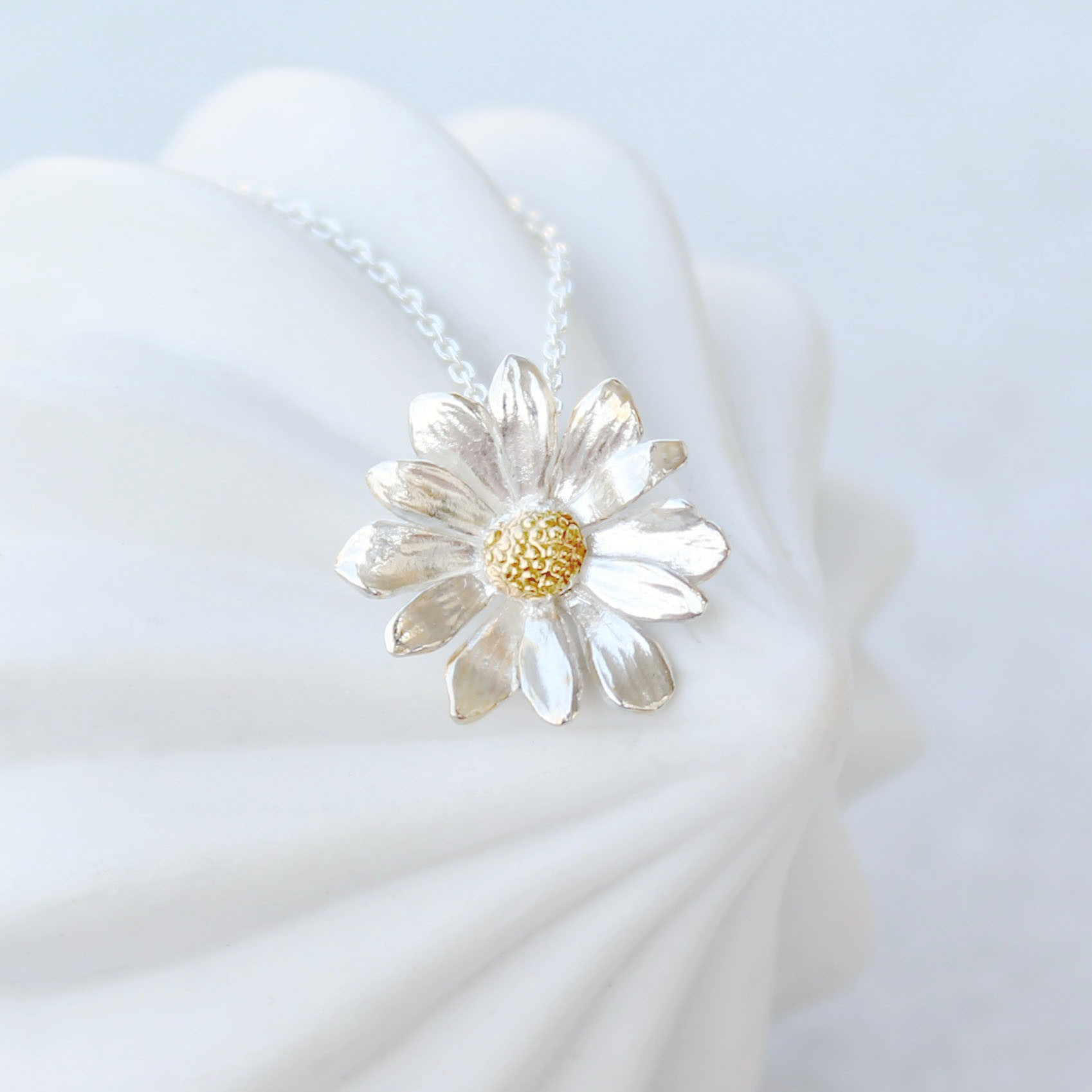 デイジーのネックレス