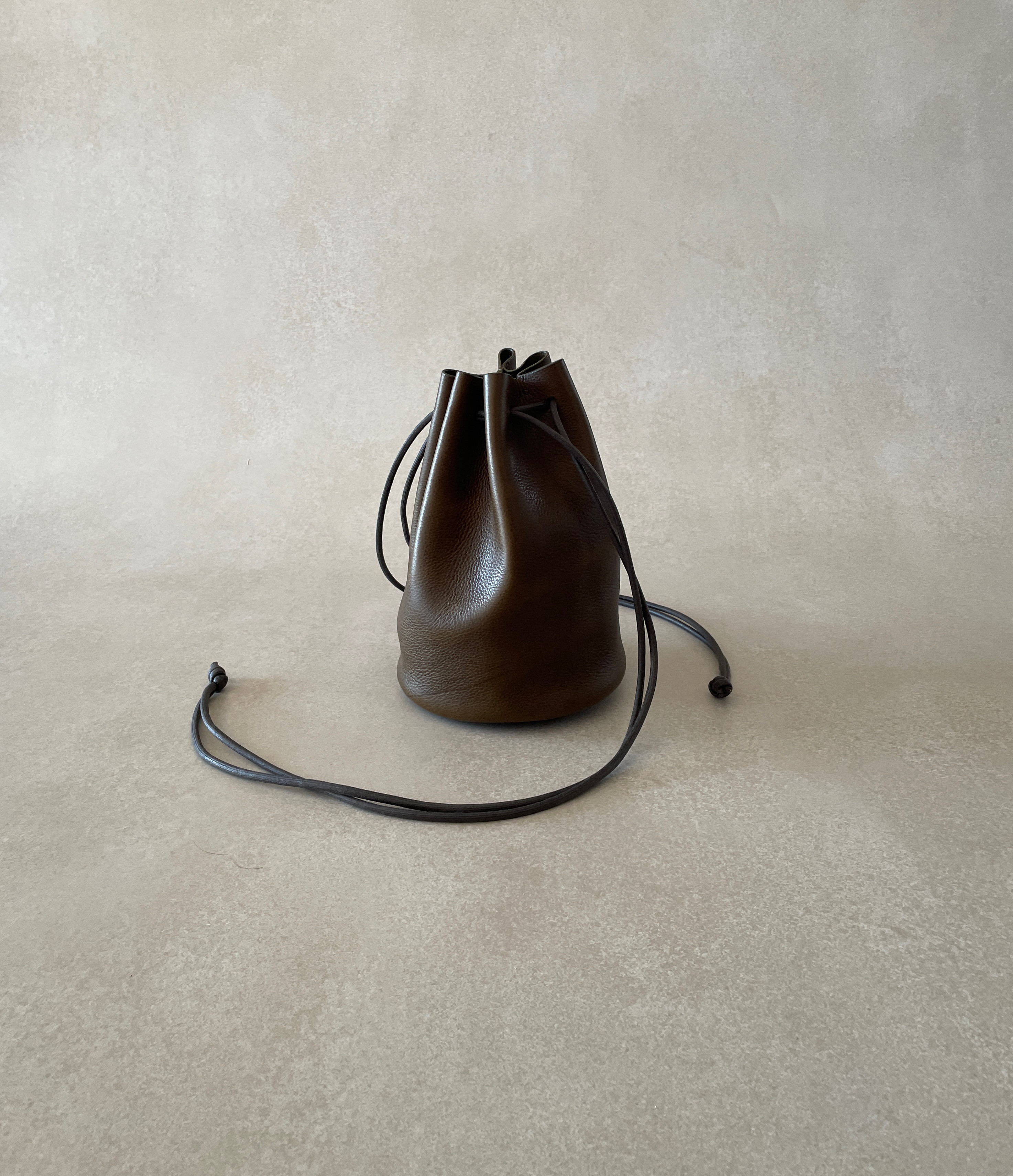 （受注生産）本革巾着バッグ　オリーブ　イタリアンレザー　巾着　カーキ