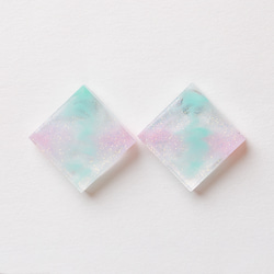 パステルカラーのクロスマーブルピアス♢レジン♢ラメ ピアス（その他