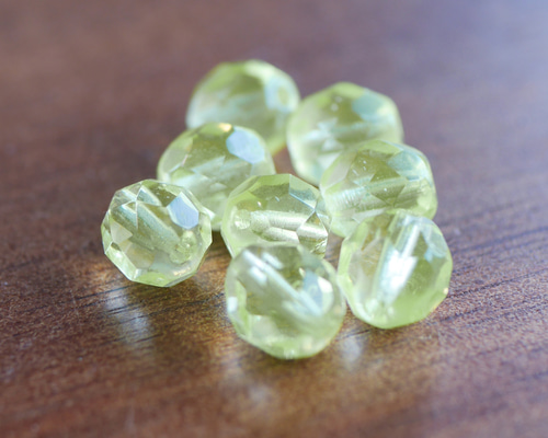 ウランガラス（約8×8.3mm）2個セット ビーズ サルサパリラ 通販