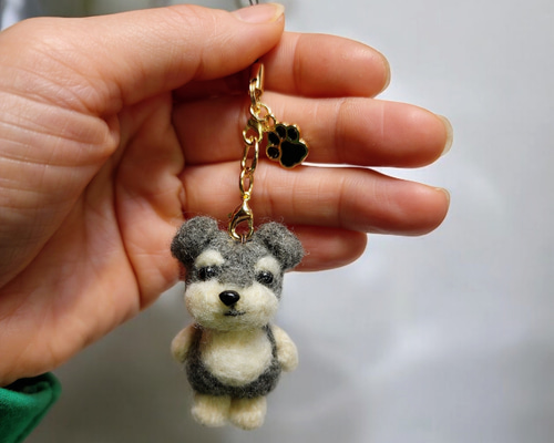 羊毛フェルトシュナウザーストラップヌメ革.ハンドメイド.プレゼント犬