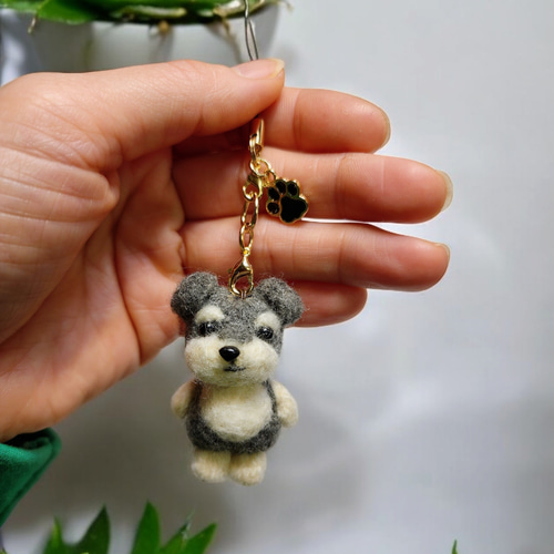 羊毛フェルトシュナウザーストラップヌメ革.ハンドメイド.プレゼント犬