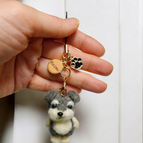 羊毛フェルトシュナウザーストラップヌメ革.ハンドメイド.プレゼント犬