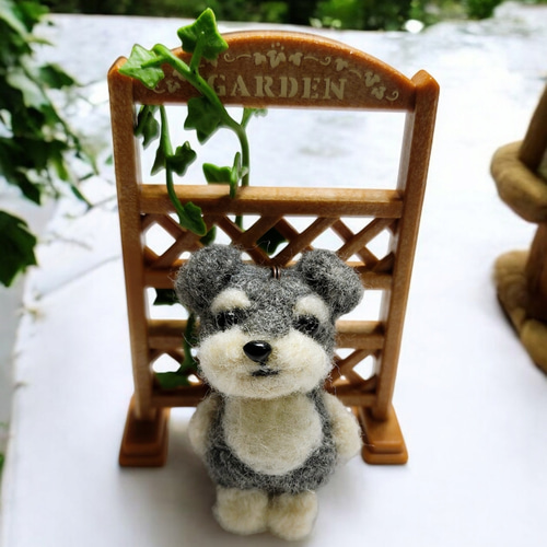 羊毛フェルトシュナウザーストラップヌメ革.ハンドメイド.プレゼント犬