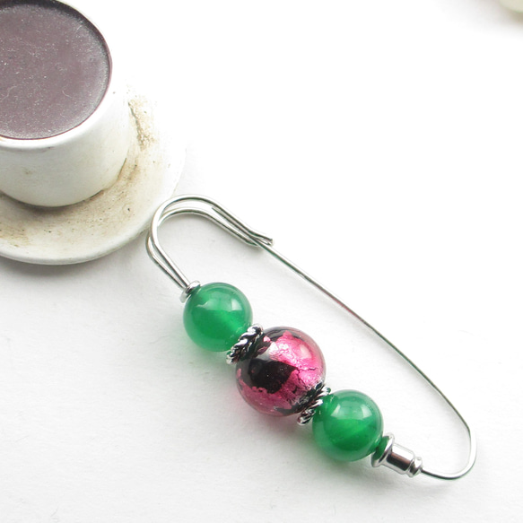 グリーンメノウに舞う夜蝶は、気持ちとは裏腹にちょっと羽目を外す♪<カブトピンブローチ>SB1116 2枚目の画像