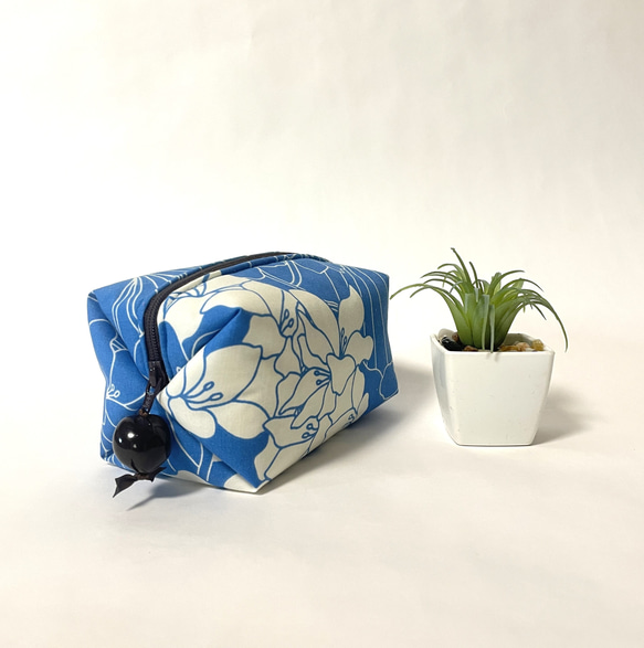 ふわふわポーチ（コスメポーチ）　ハワイアン生地にキルト芯が入ったポーチ　プレゼントに最適 3枚目の画像