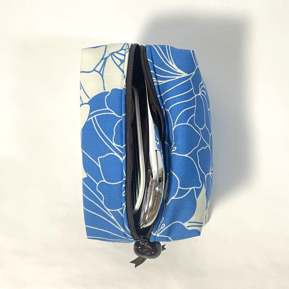 ふわふわポーチ（コスメポーチ）　ハワイアン生地にキルト芯が入ったポーチ　プレゼントに最適 4枚目の画像