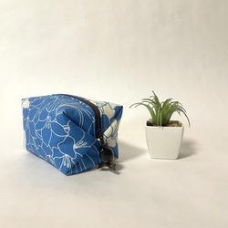 ふわふわポーチ（コスメポーチ）　ハワイアン生地にキルト芯が入ったポーチ　プレゼントに最適 2枚目の画像