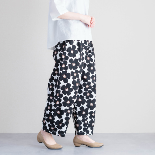 北欧風 花柄 ブラック コットン ほどよくまるいコクーンパンツ