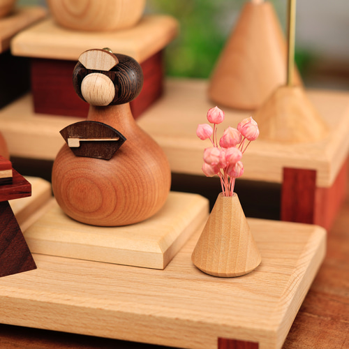 無垢材のひな段飾り 桃の節句 おひな様 三人官女 真鍮 ひな人形木製