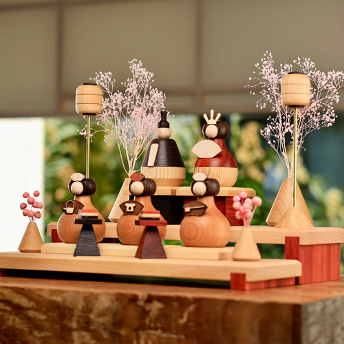 無垢材のひな段飾り 桃の節句 おひな様 三人官女 真鍮 ひな人形木製