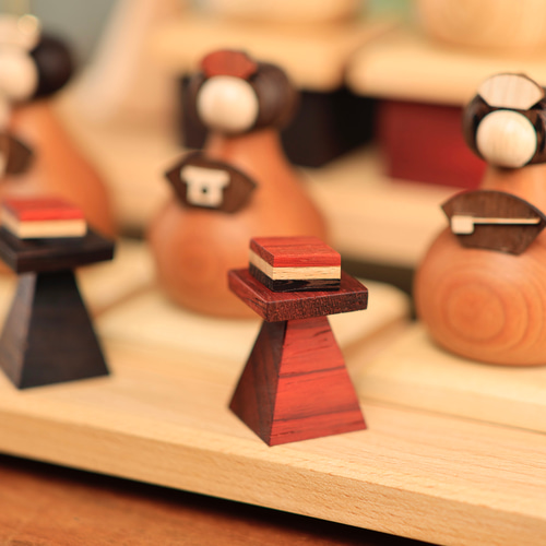 無垢材のひな段飾り 桃の節句 おひな様 三人官女 真鍮 ひな人形木製