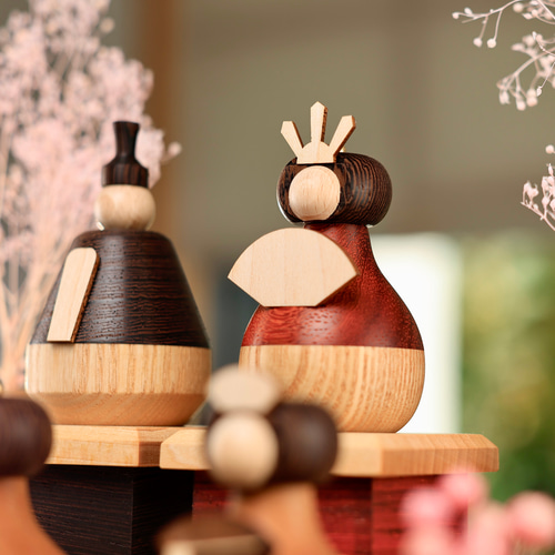 無垢材のひな段飾り 桃の節句 おひな様 三人官女 真鍮 ひな人形木製