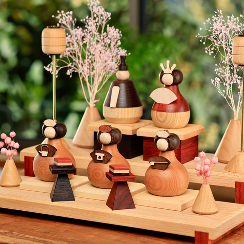 無垢材のひな段飾り 桃の節句 おひな様 三人官女 真鍮 ひな人形木製