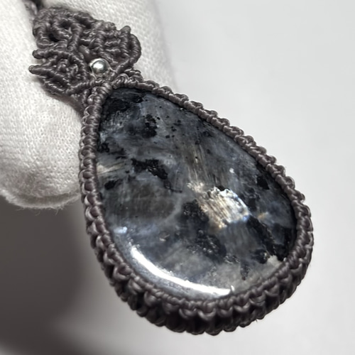 2057 ♡ラルビカイト&フロスト水晶天然石♡マクラメネックレス