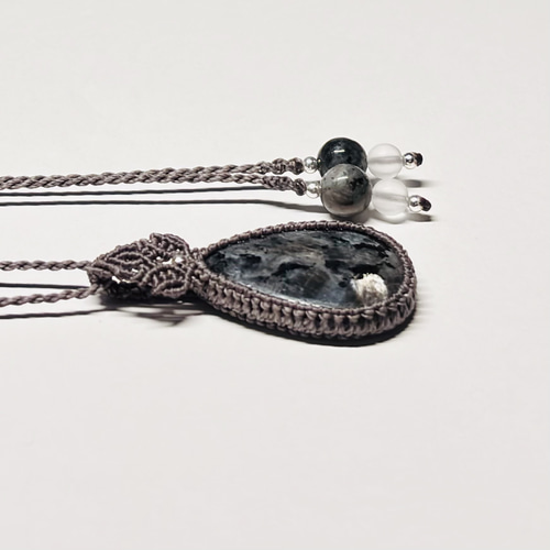 2057 ♡ラルビカイト&フロスト水晶天然石♡マクラメネックレス