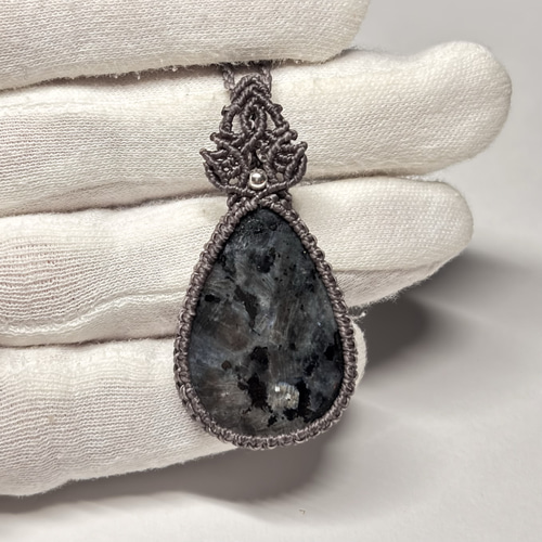 2057 ♡ラルビカイト&フロスト水晶天然石♡マクラメネックレス