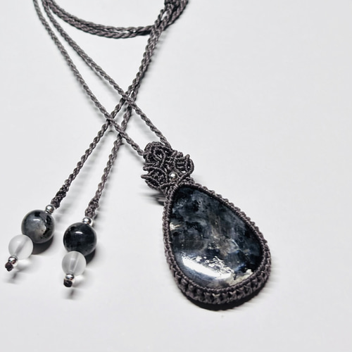 2057 ♡ラルビカイト&フロスト水晶天然石♡マクラメネックレス