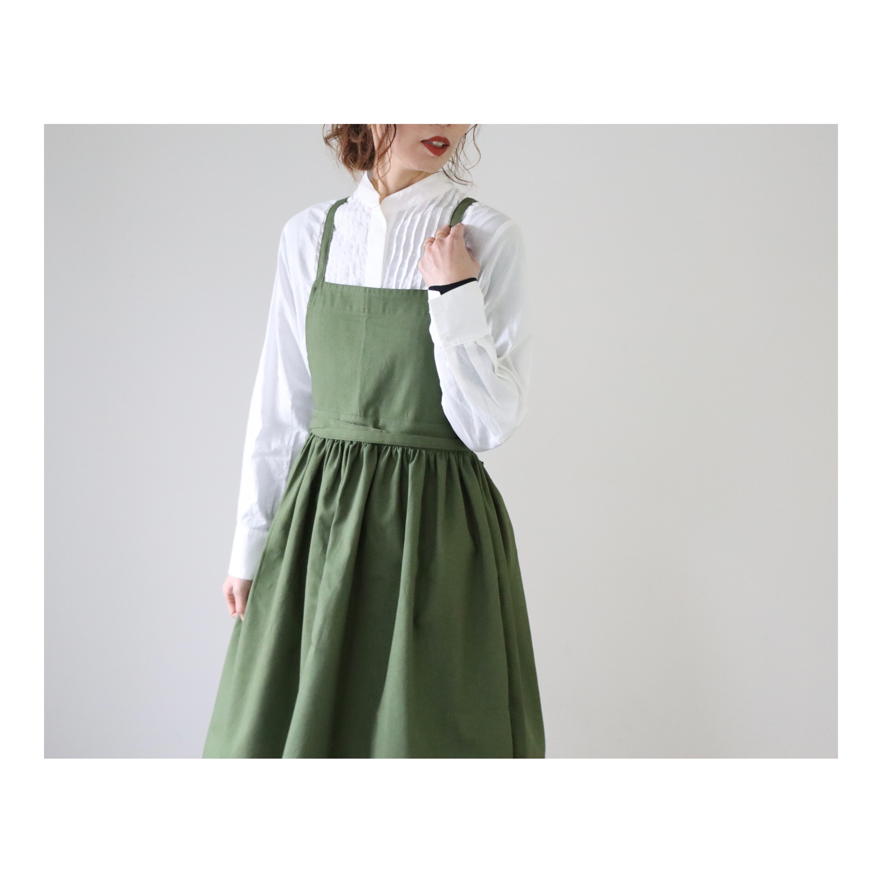 そのままお出かけリネンギャザーエプロン／おうち時間もお洒落に過ごすコットンリネンエプロン／アイビーグリーン