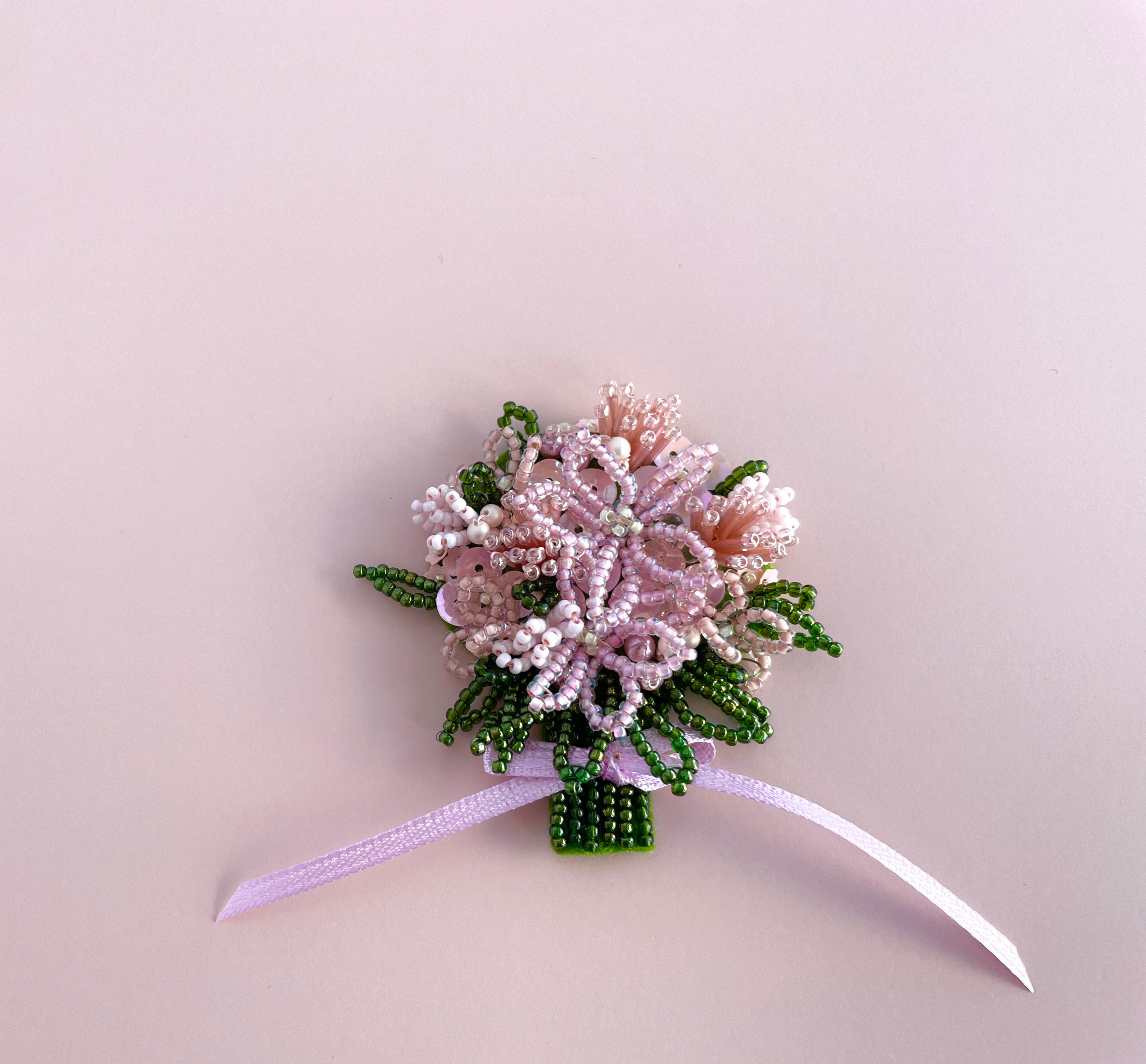 花束のビーズ刺繍ブローチ＊ピンク