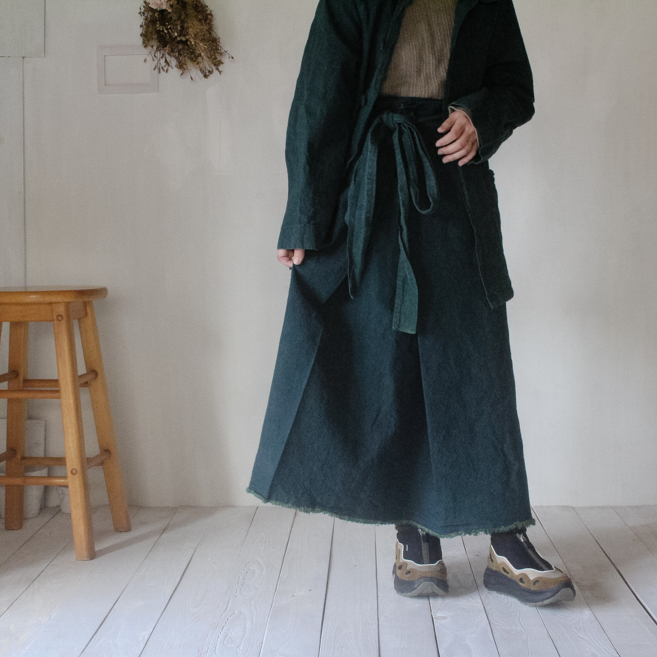 仕立て屋のスカート / 千歳緑色 / 草木染め