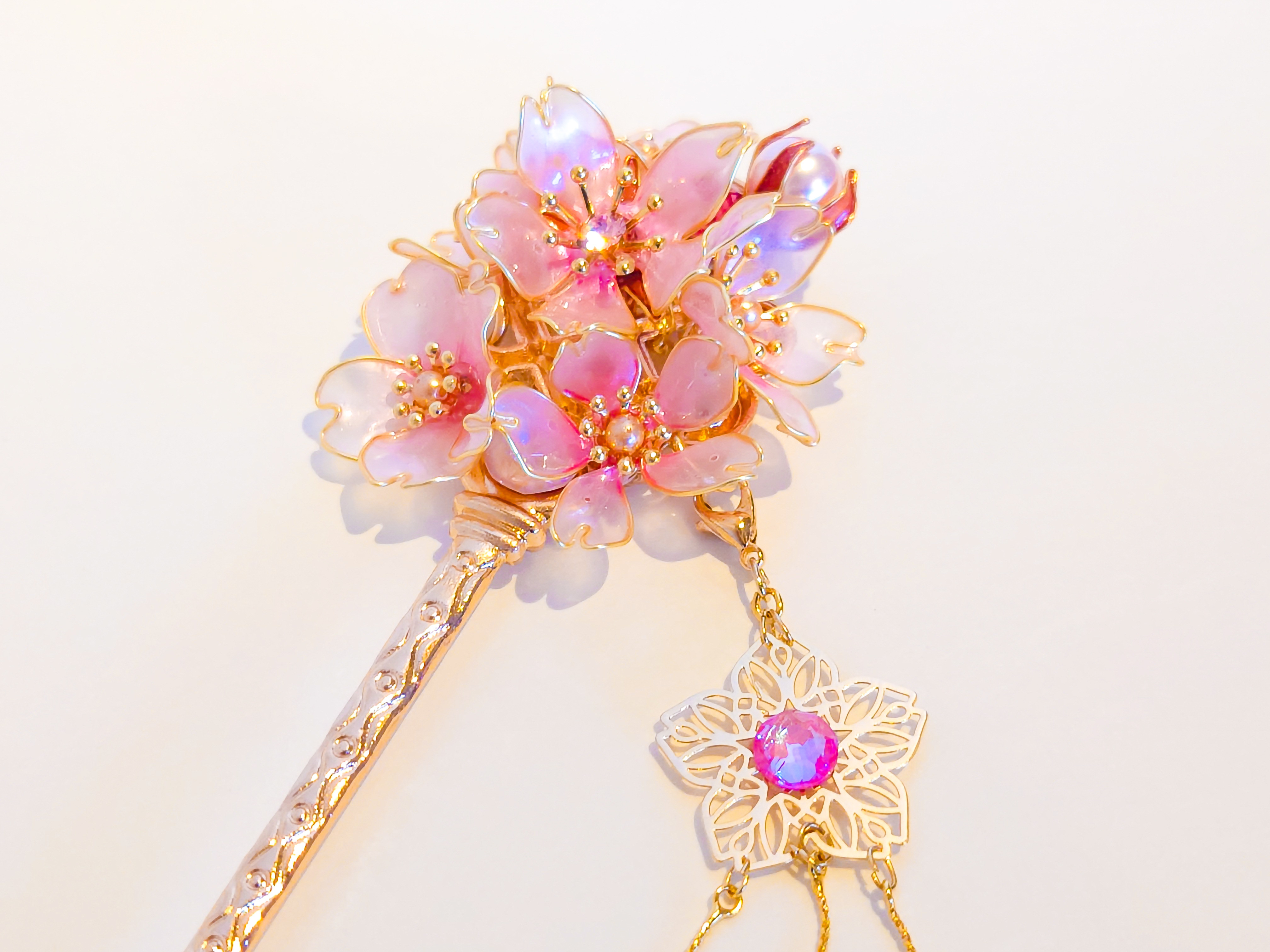 満開桜とピンククリスタルのかんざし・揺れるチャームつき