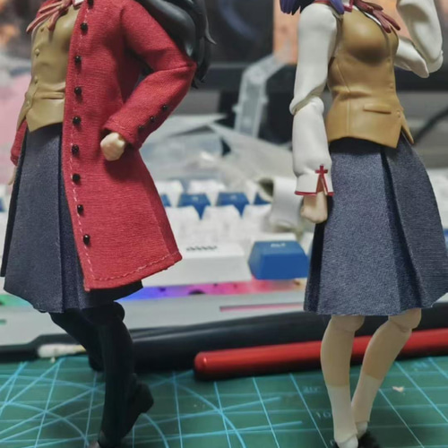 1/12フィグマ 赤いトレンチコート 1/12アゾンドール服 fate ドール衣装
