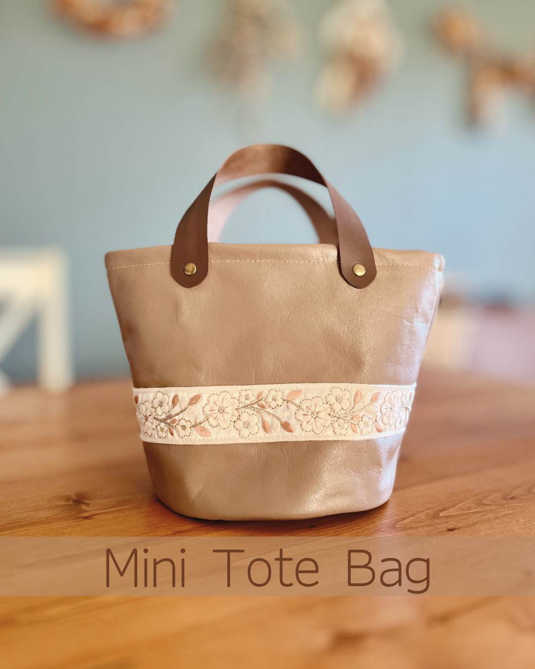 本革ミニトートバッグ＊インド刺繍リボンをあしらいました♪