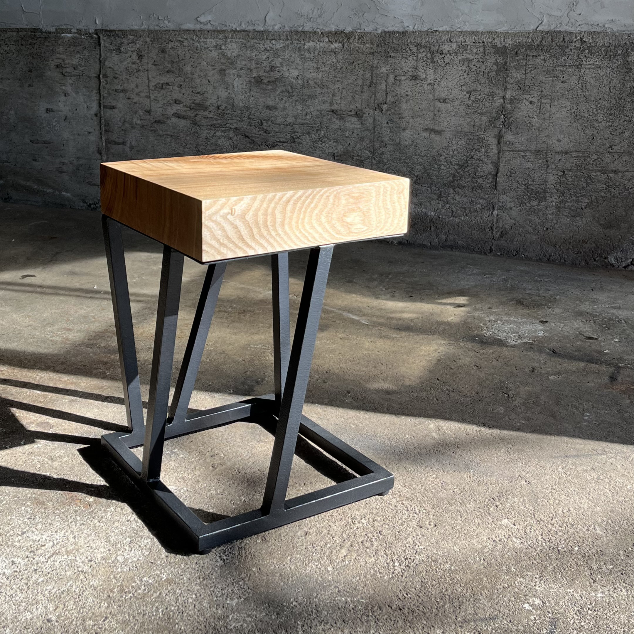 【送料無料】梻のサイドテーブル　/ 一枚板 / アイアン / テーブル / table /   無垢