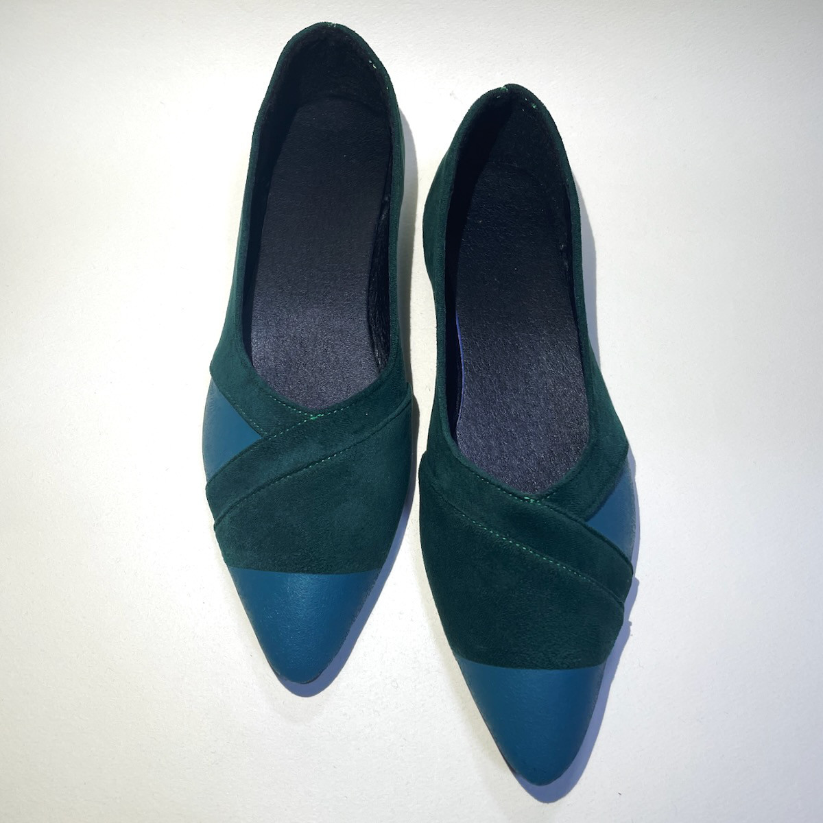 スエード調バイカラー切り替えフラットパンプス(ダークグリーン)軽楽