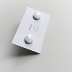 シルバーホワイトの一粒ピアス　アレルギー対応ピアス（パールキャッチ付） 9枚目の画像