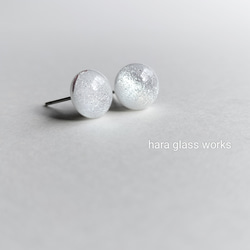 シルバーホワイトの一粒ピアス　アレルギー対応ピアス（パールキャッチ付） 10枚目の画像