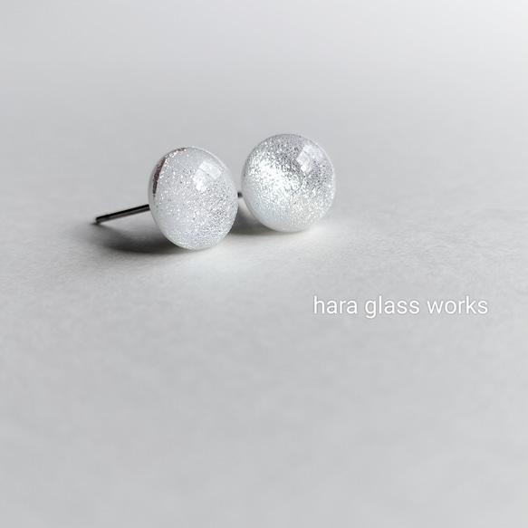 シルバーホワイトの一粒ピアス　アレルギー対応ピアス（パールキャッチ付） 10枚目の画像