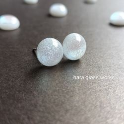 シルバーホワイトの一粒ピアス　アレルギー対応ピアス（パールキャッチ付） 12枚目の画像