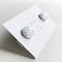 シルバーホワイトの一粒ピアス　アレルギー対応ピアス（パールキャッチ付） 7枚目の画像