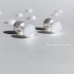 シルバーホワイトの一粒ピアス　アレルギー対応ピアス（パールキャッチ付） 1枚目の画像