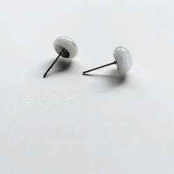 シルバーホワイトの一粒ピアス　アレルギー対応ピアス（パールキャッチ付） 11枚目の画像