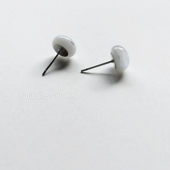 シルバーホワイトの一粒ピアス　アレルギー対応ピアス（パールキャッチ付） 11枚目の画像