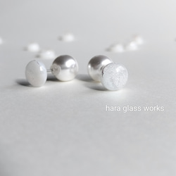 シルバーホワイトの一粒ピアス　アレルギー対応ピアス（パールキャッチ付） 4枚目の画像