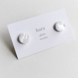 シルバーホワイトの一粒ピアス　アレルギー対応ピアス（パールキャッチ付） 5枚目の画像